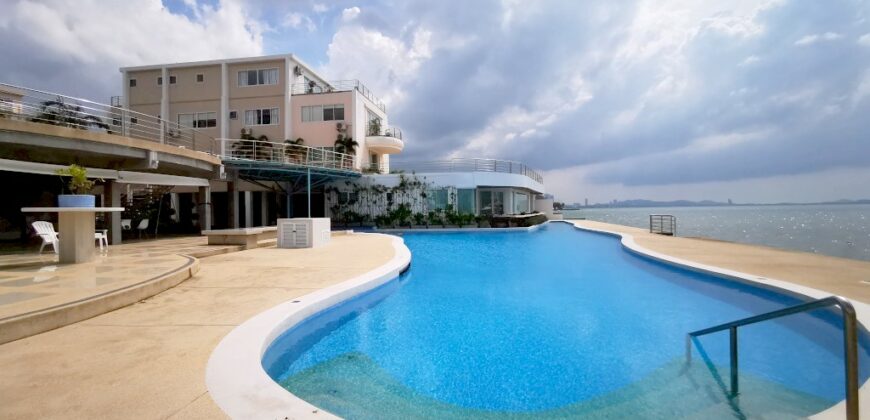 <strong>Unique ground-floor penthouse on absolute beachfront</strong>