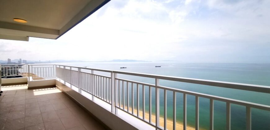 <strong></noscript>Unique 3-bed front corner apartment with stunning views</strong>