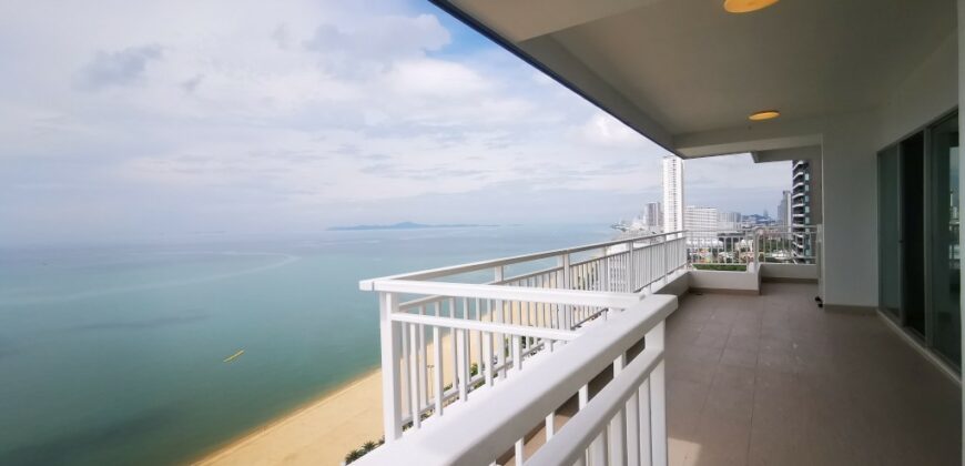 <strong></noscript>Unique 3-bed front corner apartment with stunning views</strong>