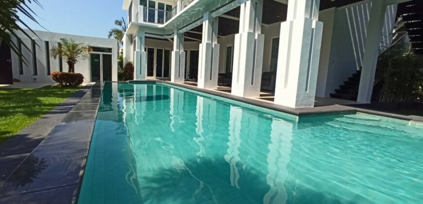 Luxury 4 Bedroom House For Sale in Jomtien