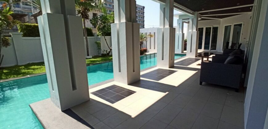 Luxury 4 Bedroom House For Sale in Jomtien