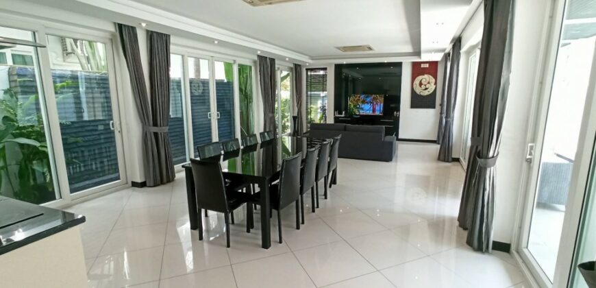 Luxury 4 Bedroom House For Sale in Jomtien