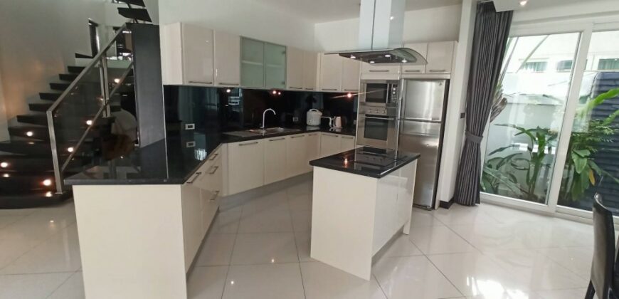 Luxury 4 Bedroom House For Sale in Jomtien