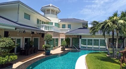 Unique Pool-Villa with Private Mooring Dock