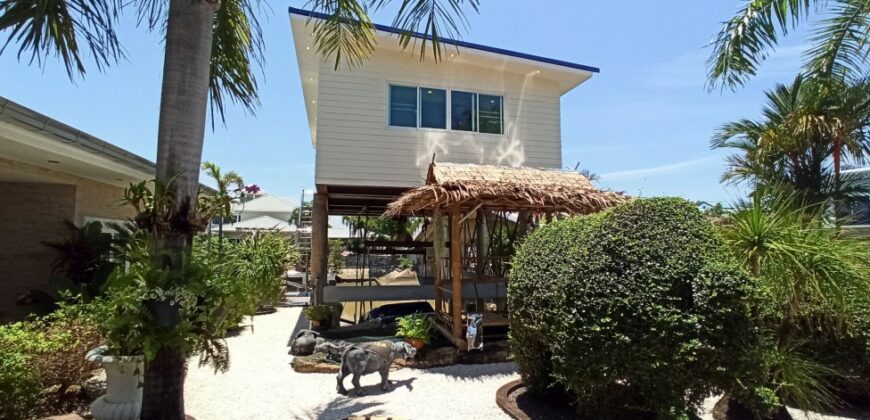 Unique Pool-Villa with Private Mooring Dock