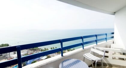 Sea view condo for sale at Jomtien Plaza Condotel