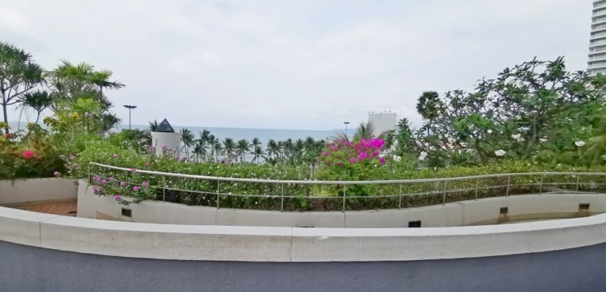 Sea view condo for sale at Jomtien Plaza Condotel