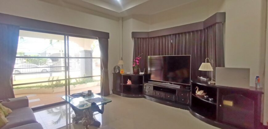 Luxury 7 Bedrooms House For Sale at Nongplalai, East Pattaya