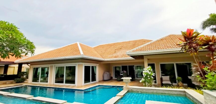 Luxury pool villa For Sale at Sedona Villas Mabprachan