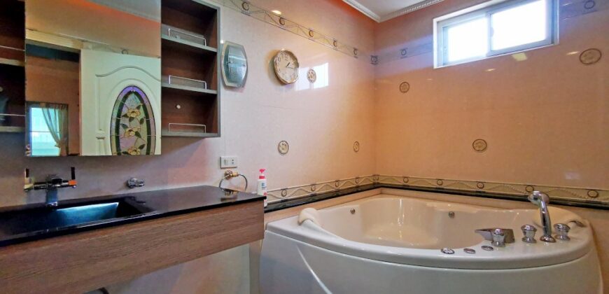 Beautiful 2 bedrooms house for sale in Naklua