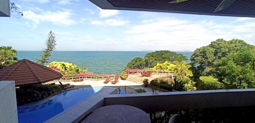 Lovely 3 bedrooms beachfront Condo for sale