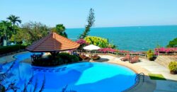 Lovely 3 bedrooms beachfront Condo for sale