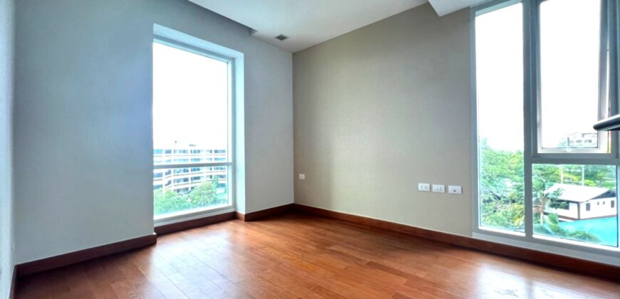 Sea view condo in The Palm Wong Amat for sale