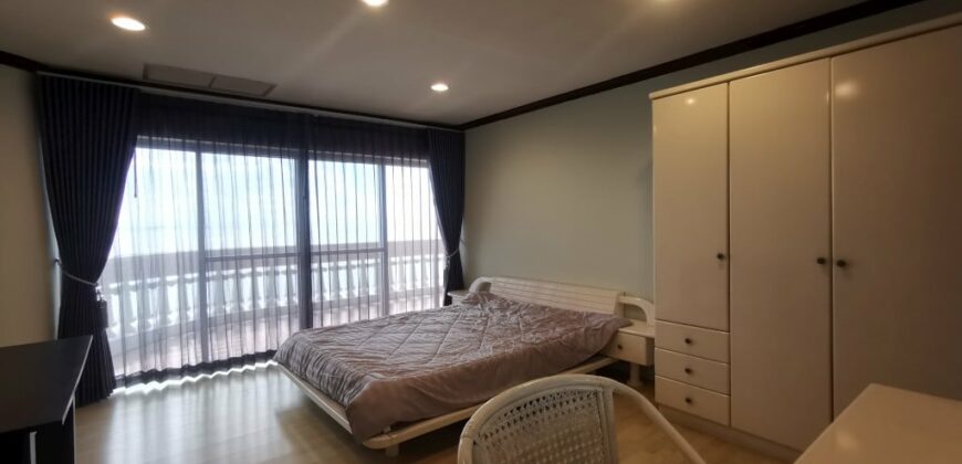 Beachfront condo for rent at Wongamat