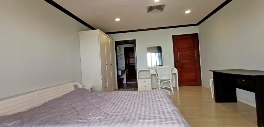 Beachfront condo for rent at Wongamat