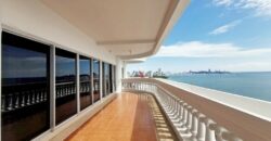 Beachfront condo for rent at Wongamat