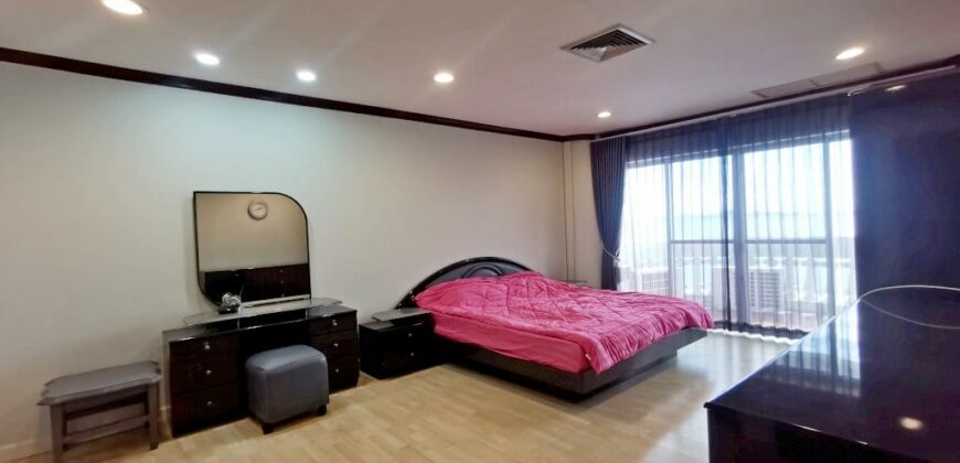 Beachfront condo for rent at Wongamat