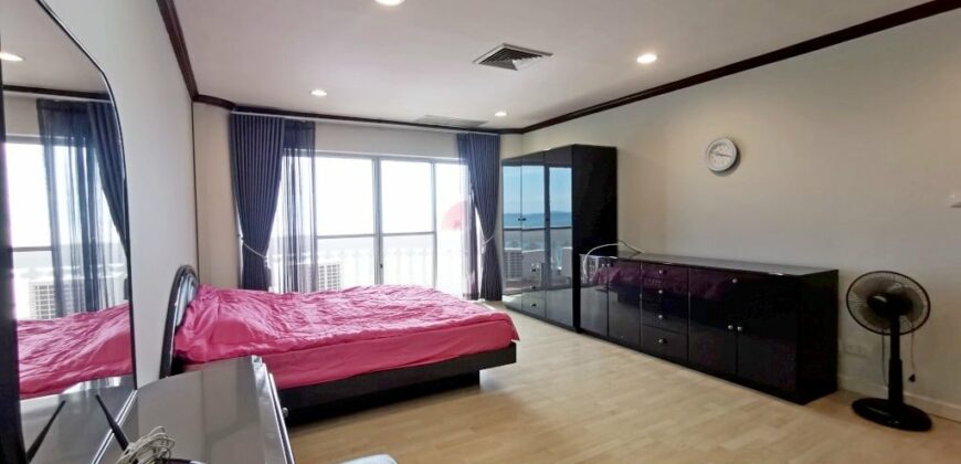 Beachfront condo for rent at Wongamat