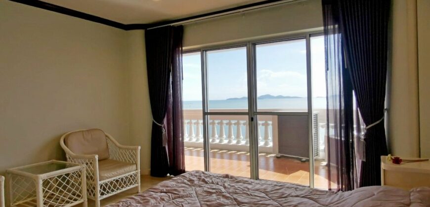 Beachfront condo for rent at Wongamat