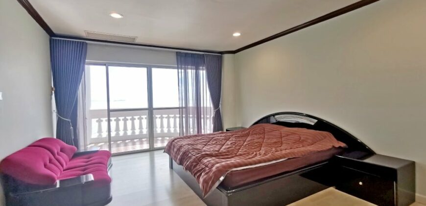 Beachfront condo for rent at Wongamat