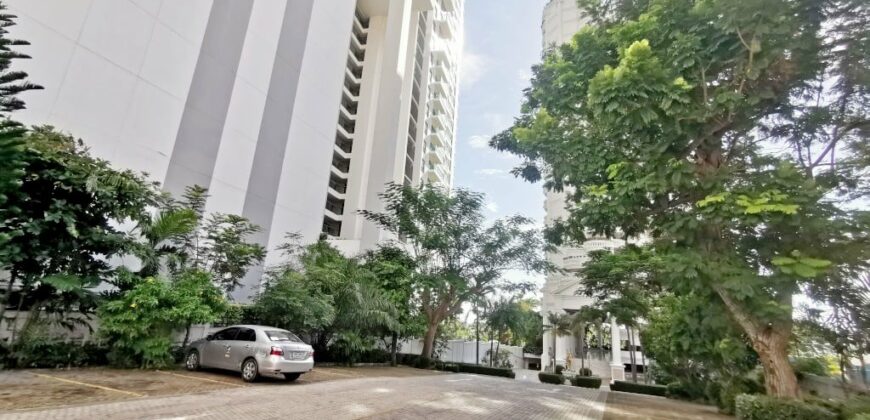 Beachfront condo for rent at Wongamat