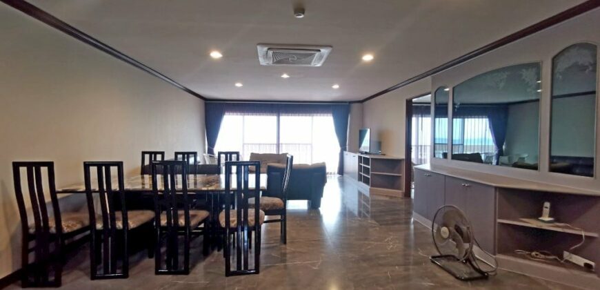 Beachfront condo for rent at Wongamat