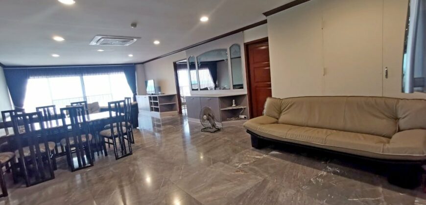 Beachfront condo for rent at Wongamat