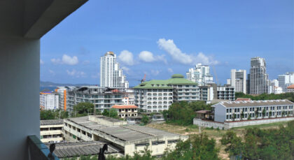 Sombat Condo for Sale at Pratamnak Pattaya