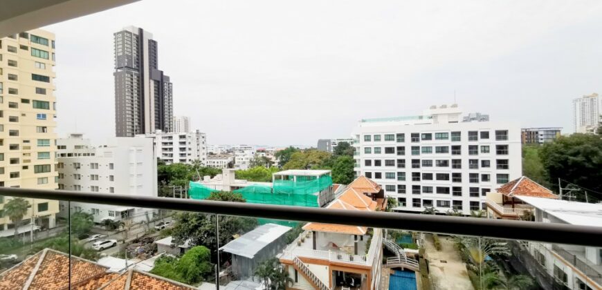 2 Bedroom Condo for sale In Pratumnak