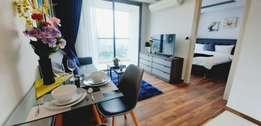 1 Bedroom Condo For Sale In The Peak Tower