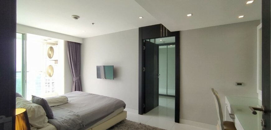 Luxury 3 Bedrooms condo for Sale in Pratumnak