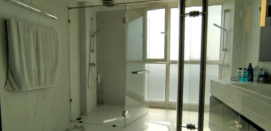 Luxury 3 Bedrooms condo for Sale in Pratumnak