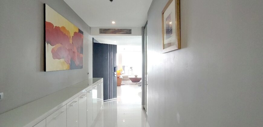 Luxury 3 Bedrooms condo for Sale in Pratumnak