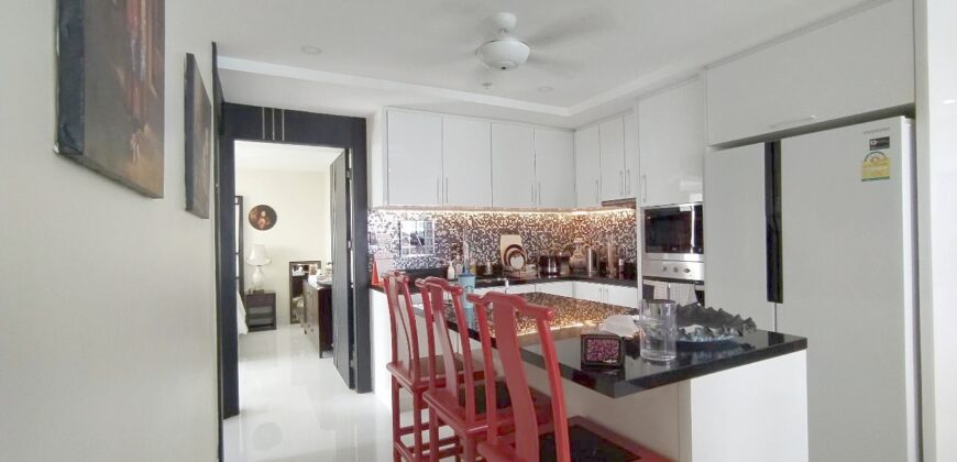 Luxury 2 Bedrooms condo for sale in Pratumnak Hill