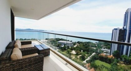 2 Bedrooms Condo for sale at The Peak Towers