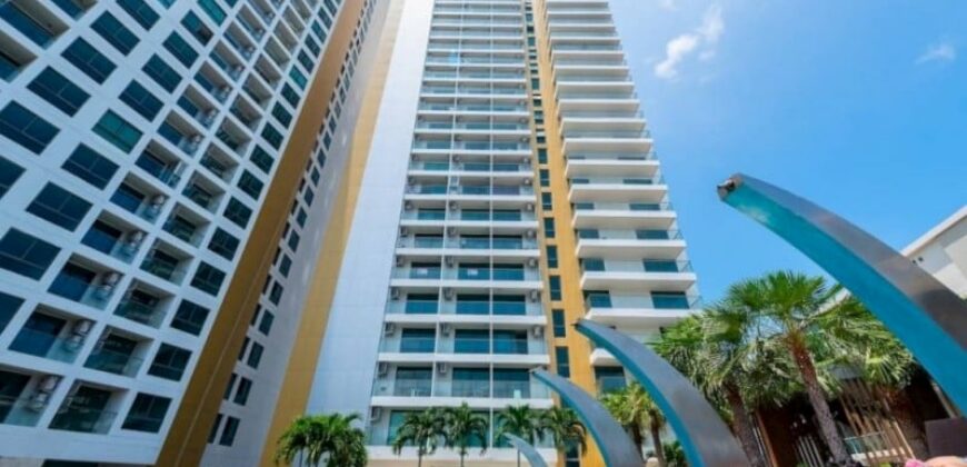 2 Bedrooms Condo for sale at The Peak Towers