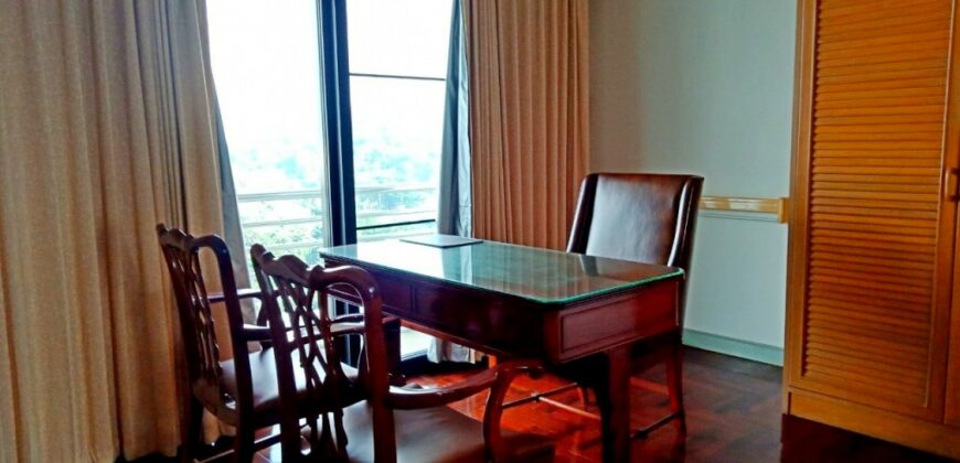 Beachfront condo for sale on Pratumnak Hill