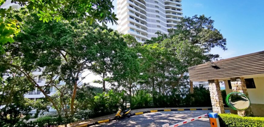 Beachfront condo for sale on Pratumnak Hill