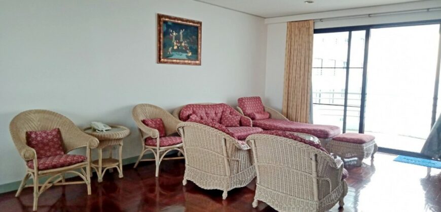 Beachfront condo for sale on Pratumnak Hill