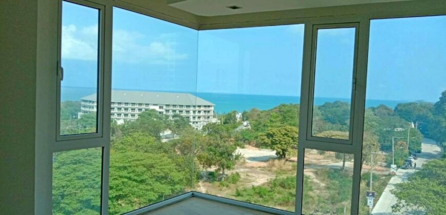 Sea View condo for sale on Pratumnak Hill