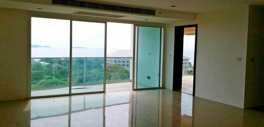 Sea View condo for sale on Pratumnak Hill