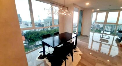 Sea view Condo for sale on Pratumnak Hill.