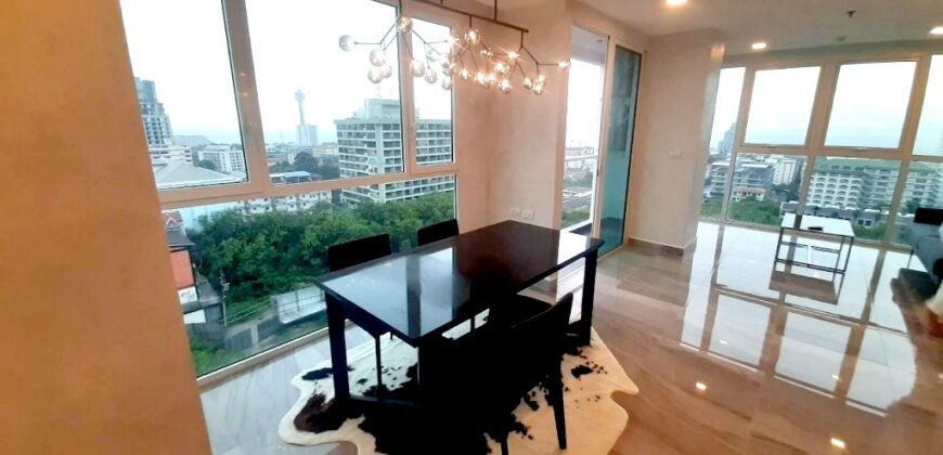 Sea view Condo for sale on Pratumnak Hill.