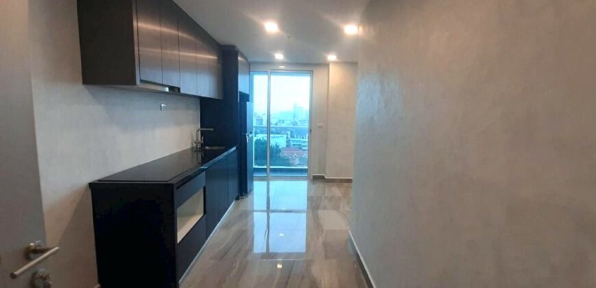 Sea view Condo for sale on Pratumnak Hill.