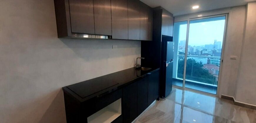 Sea view Condo for sale on Pratumnak Hill.