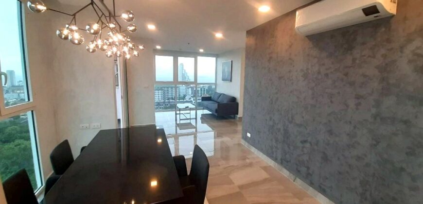 Sea view Condo for sale on Pratumnak Hill.