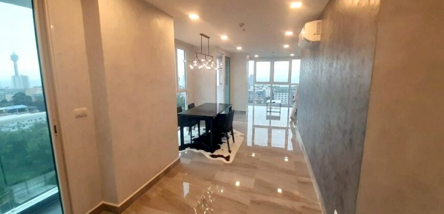 Sea view Condo for sale on Pratumnak Hill.