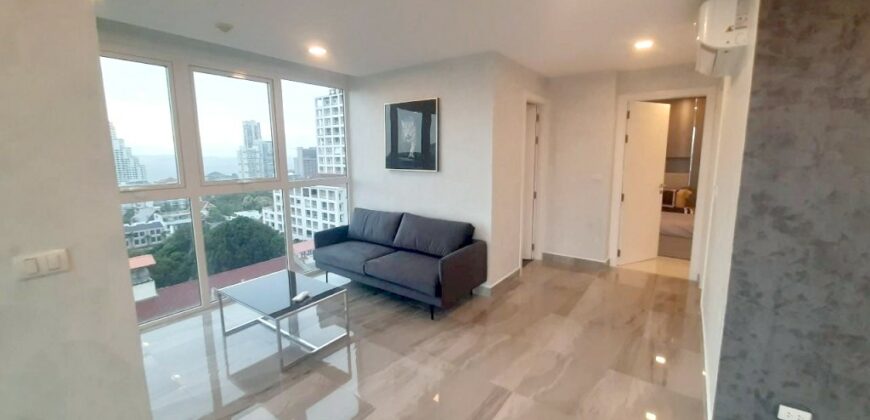 Sea view Condo for sale on Pratumnak Hill.