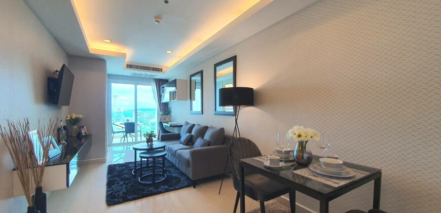 Luxury 1 bedroom condo for sale at Cosy Beach View Condominium