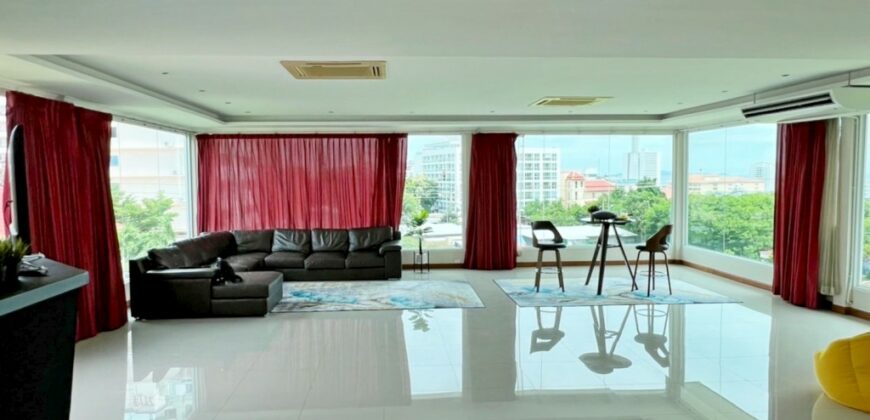 Luxury 4 Bedrooms House for rent at Praumank Hill